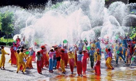 Водный фестиваль в Мьянме