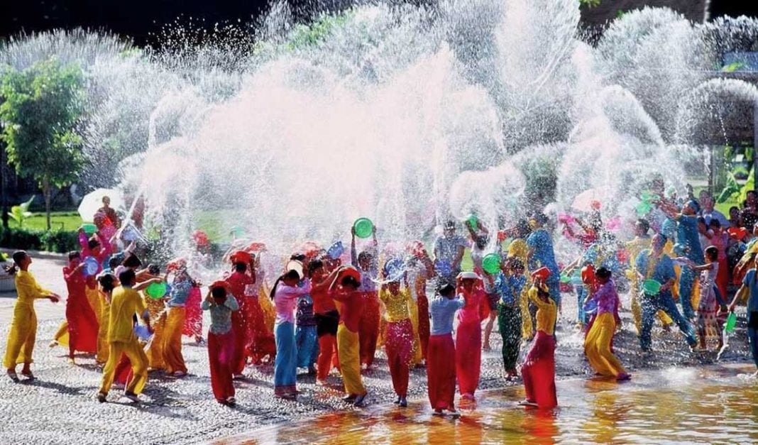 Водный фестиваль в Мьянме