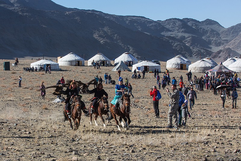 Монголия всадники
