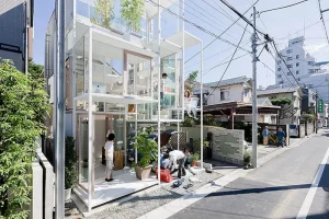 прозрачный дом в Токио