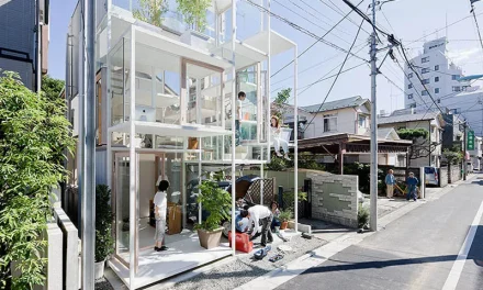 Прозрачный дом в Токио