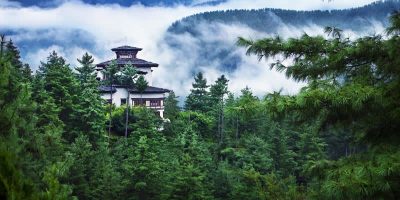 Бутан храм в тумане