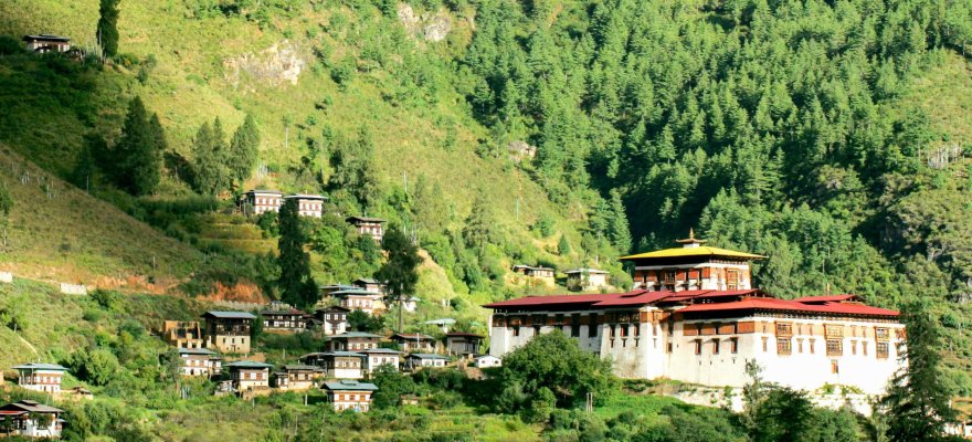 Бутан, маленькое гималайское королевство, славится своей уникальной культурой, невероятными пейзажами