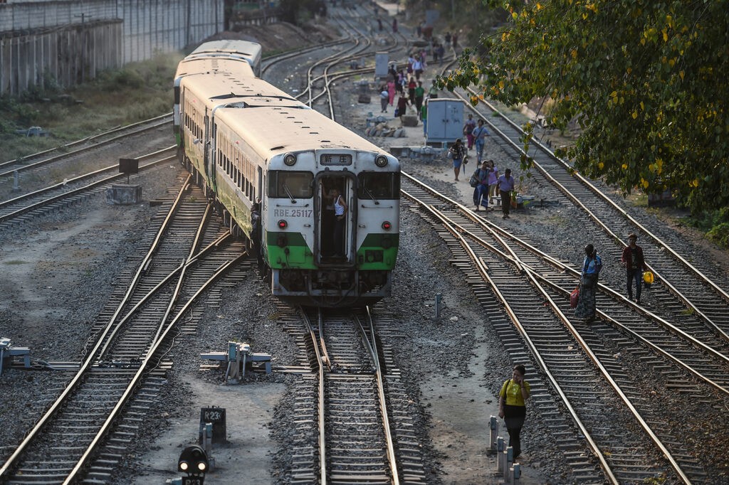 Транспорт в Бирме поезд