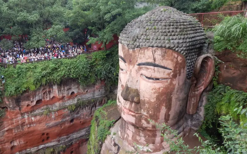 Гигантская статуя Будды в Китае
