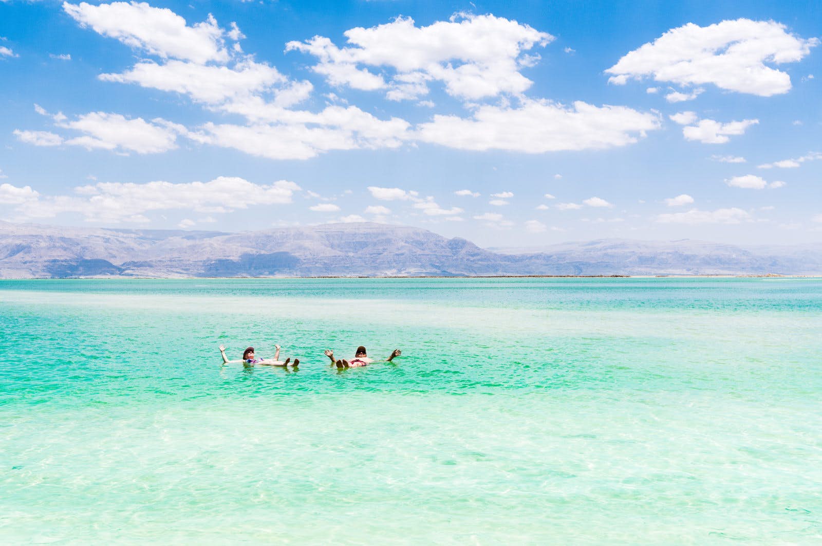 Мертвое море и купальщики