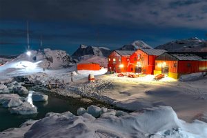 Станция ученых на Антарктиде