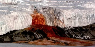 Кровавый водопад в Антарктиде _