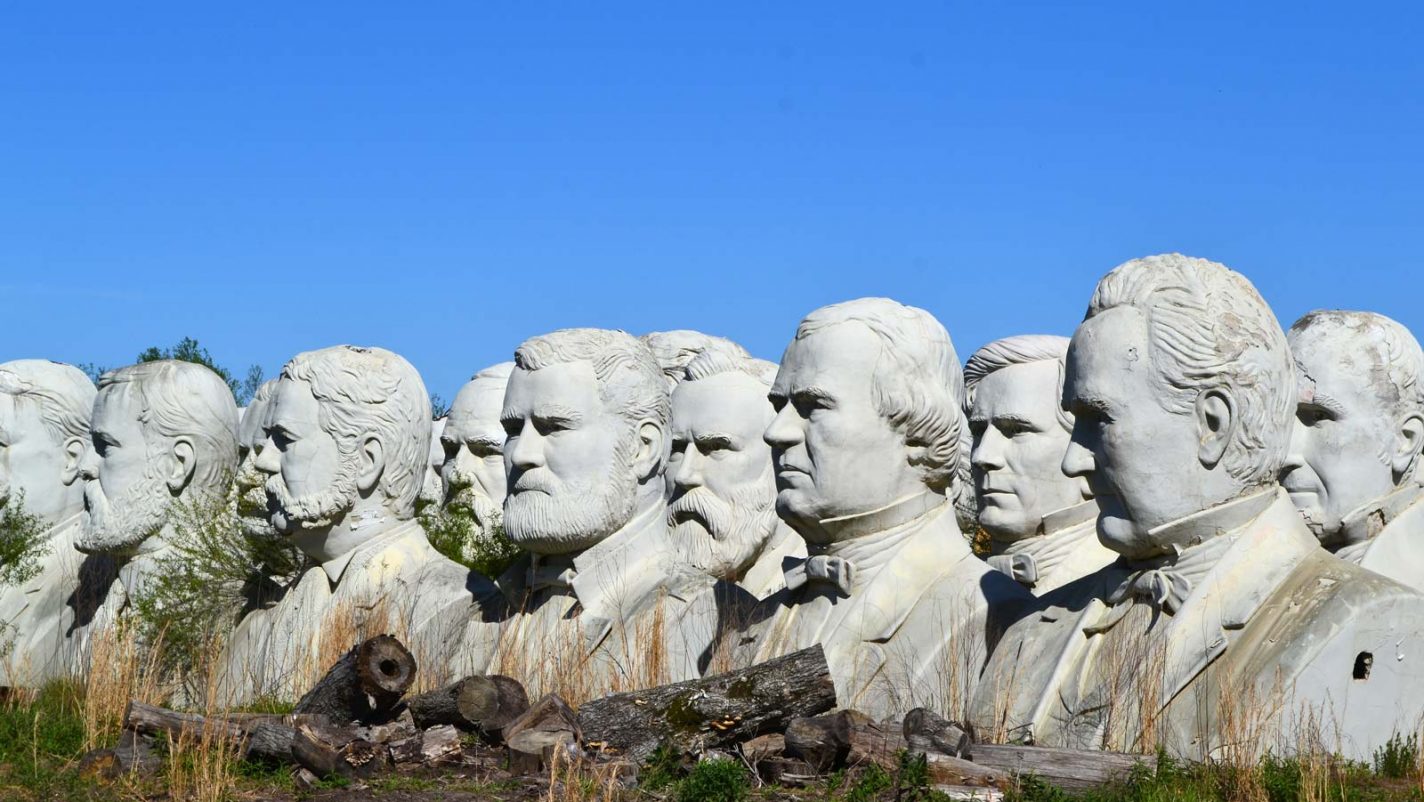 Кладбище с 43 головами американских президентов.
