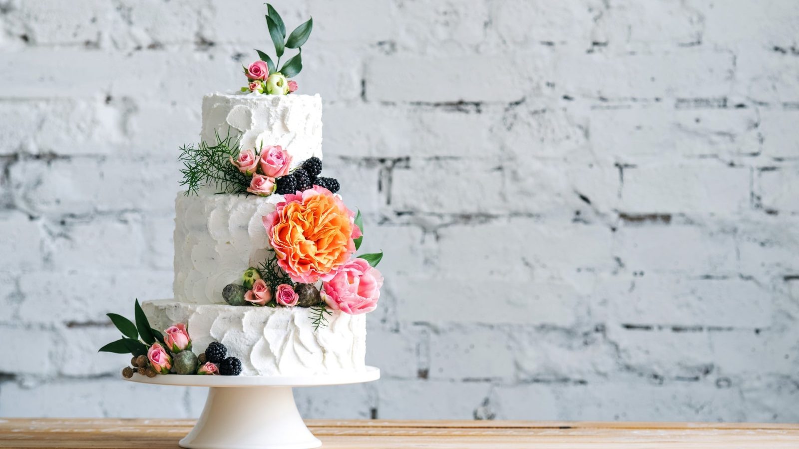 свадебный торт с цветами