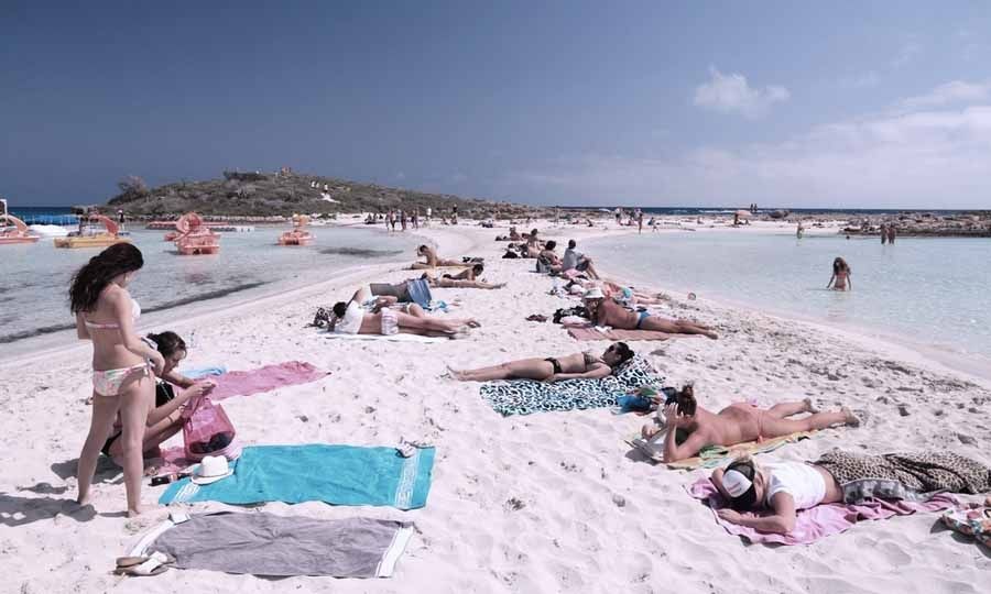 Пляж Нисси на Кипре песок