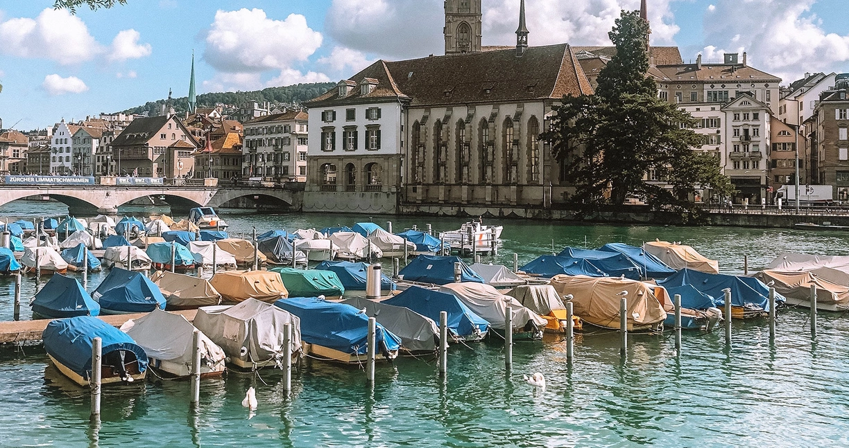 Цюрих: лодки в городе