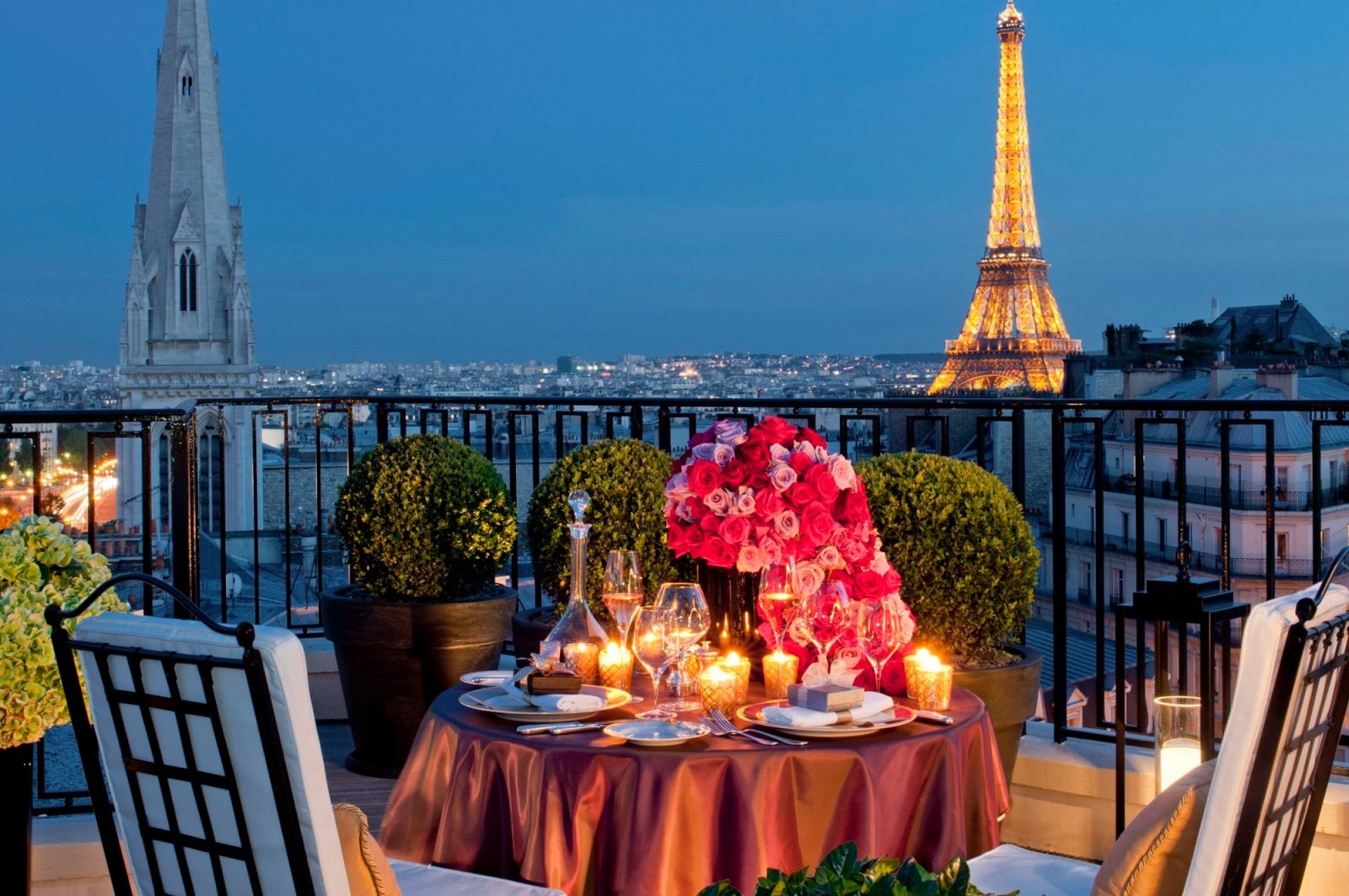 Топ-10 мест для романтического отдыха Париж