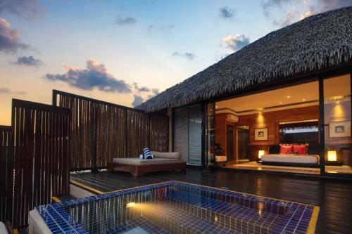 ADAARAN PRESTIGE VADOO MALDIVES/Honeymoon villa 5